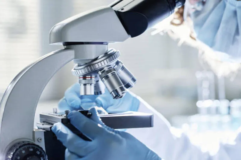 Microscope de laboratoire